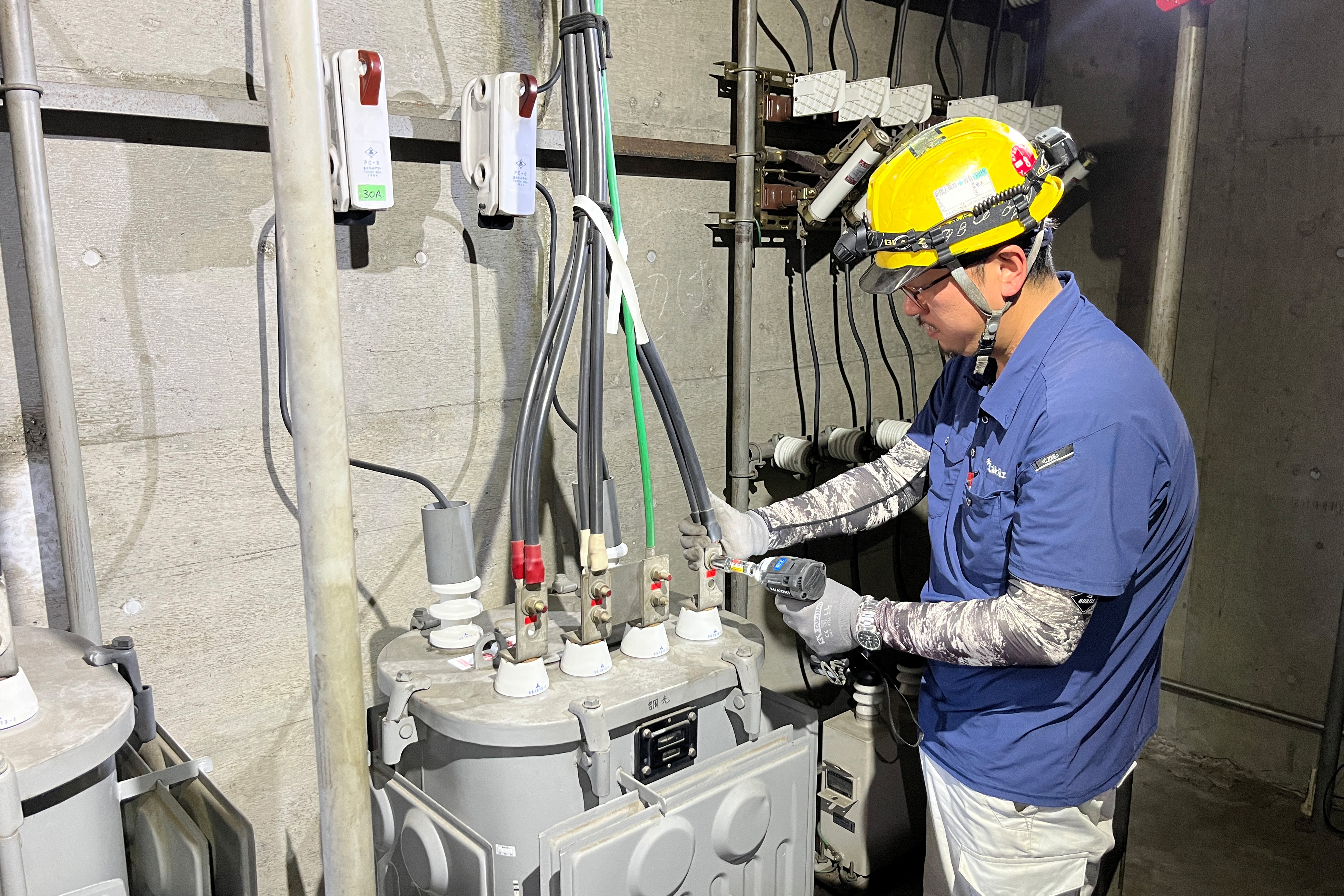 ホテル　変圧器更新工事